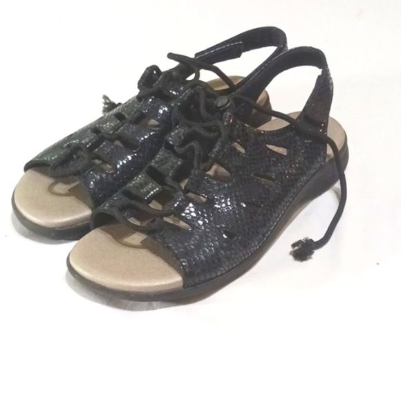 Pandere Tango Black Leather Snakeskin Embossed Bungee Comfort Sandals - Picture 10 of 10